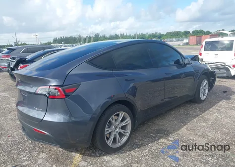 2023 Tesla Model Y z USA, uszkodzony, nr VIN 7SAYGAEE1PF968969